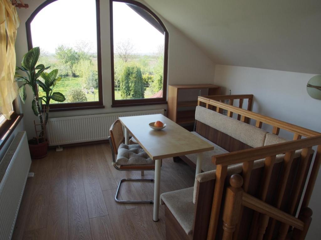 Argeselu Garden Villa - Entire Floor Apartment, Exclusive Garden Access Maracineni Kültér fotó